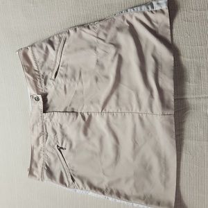 Izod xfg size 8 skorts